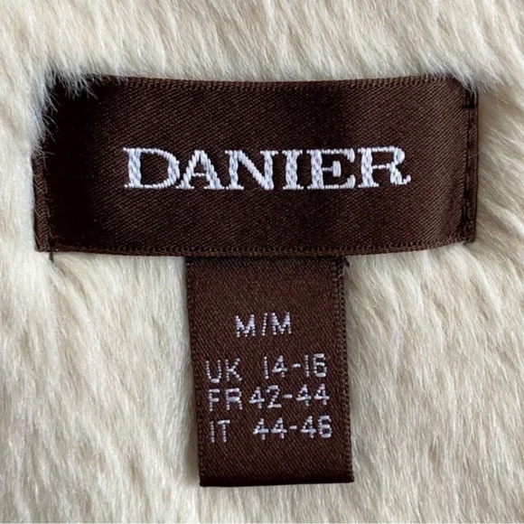 Danier 100% suede fur-trimmed parka coat. 🤎 - Picture 5 of 9